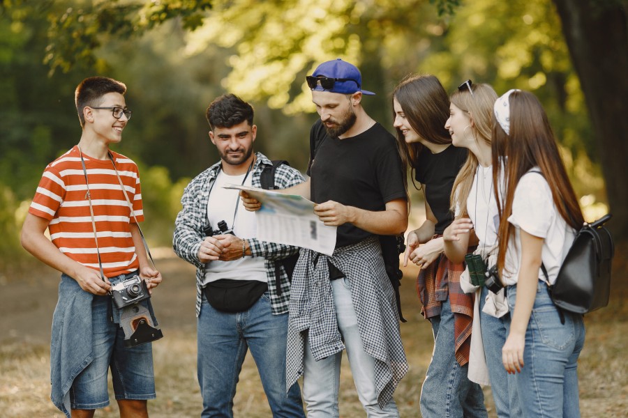 adventure-hike-people-concept-group-smiling-friends-forest-man-with-map (1)