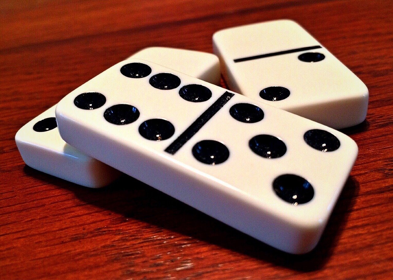 Six ways to learn how to play dominoes